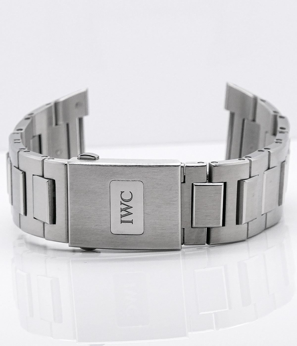 Share 71+ iwc bracelet latest - 3tdesign.edu.vn