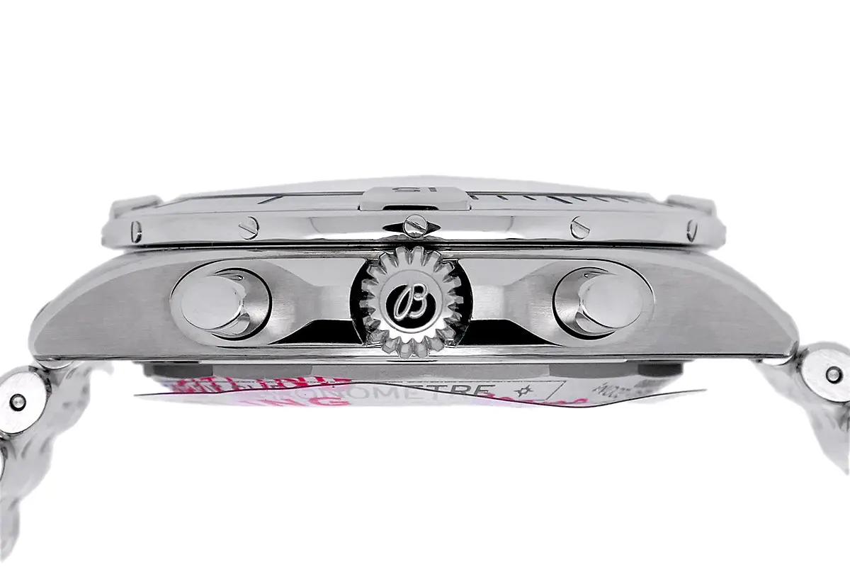 Breitling Chronomat B01 42 Edelstahl AB0134101B1A1 Krone und Drücker Makro