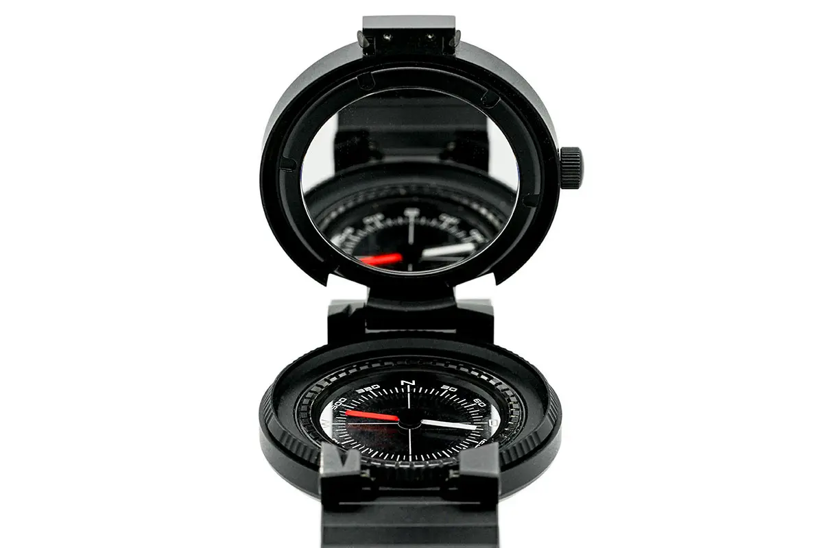 Porsche Design P6520 case open Compass view