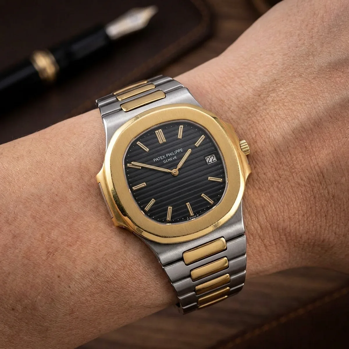 Patek Philippe Nautilus Stahl/Gold 3700/11JA Zifferblatt Wristshot