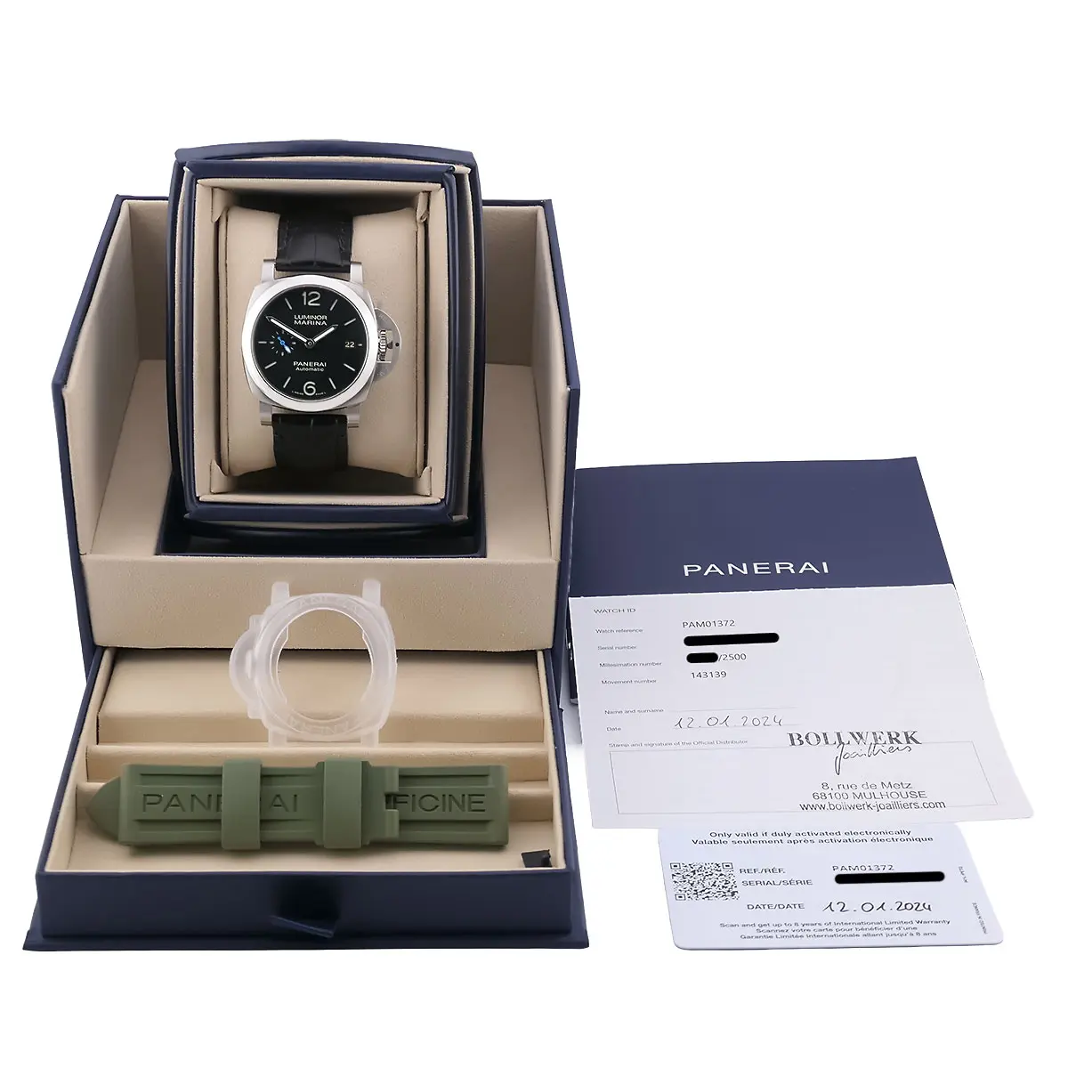 Panerai Luminor Quaranta stainless steel PAM01372 Box and papers