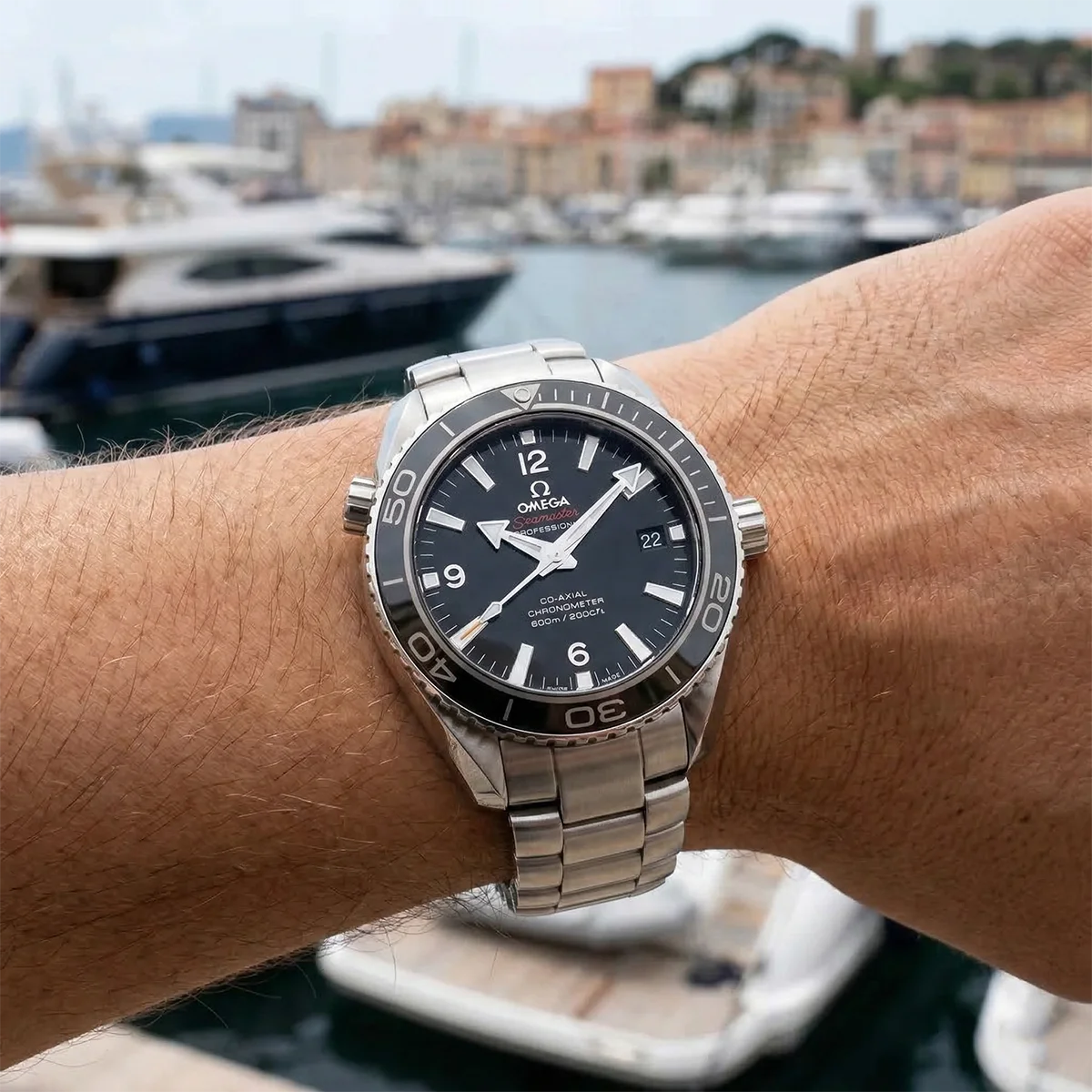 Omega Seamaster Planet Ocean 42mm Edelstahl 232.30.42.21.01.001 Wristshot