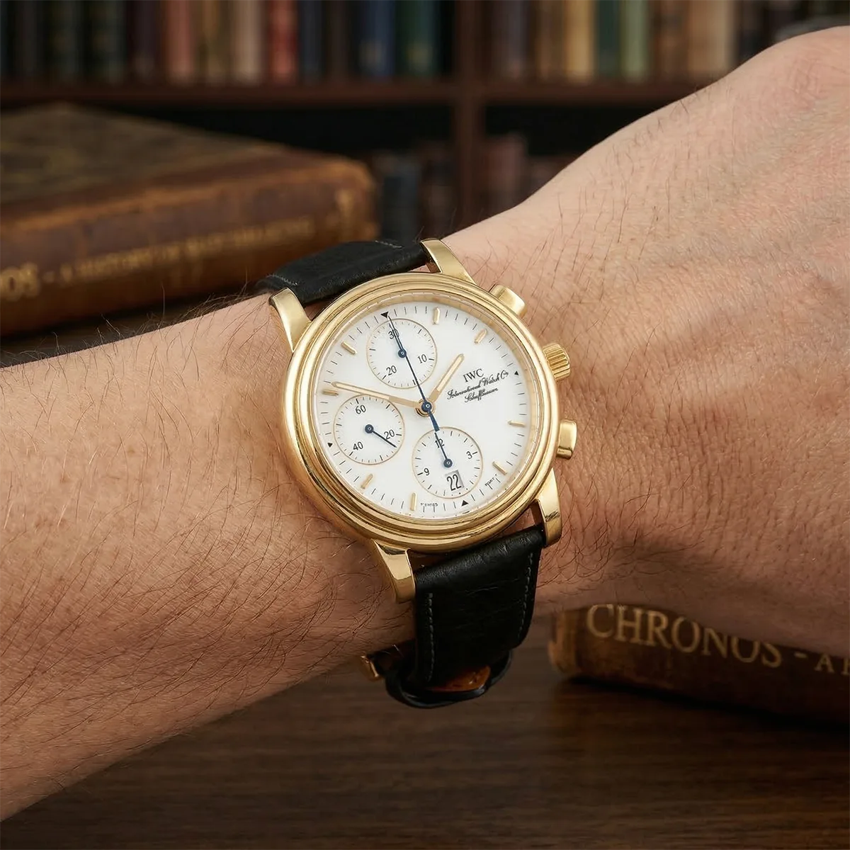 IWC Amalfi Chronograph Gelbgold 3703 Gebraucht Wristshot